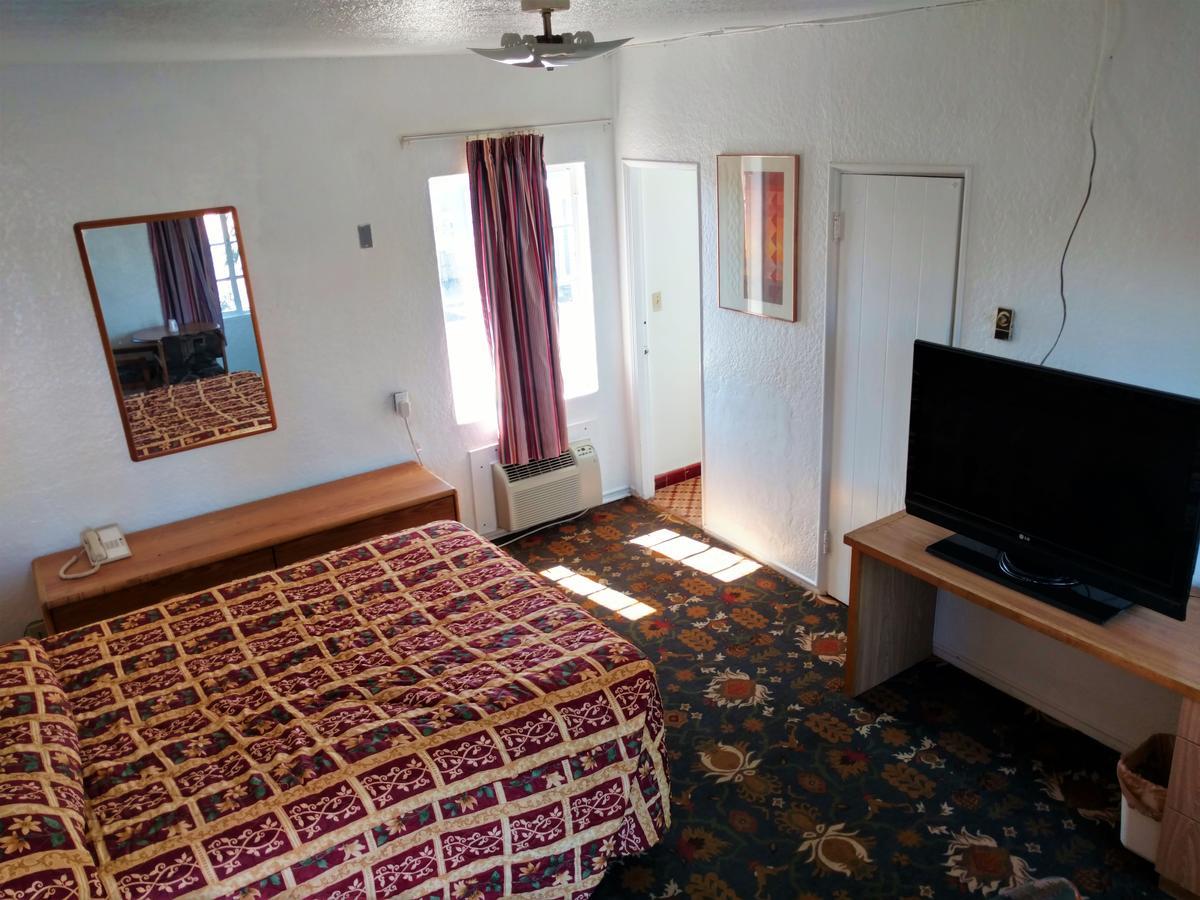 Highland Tower Motel Тусон Экстерьер фото